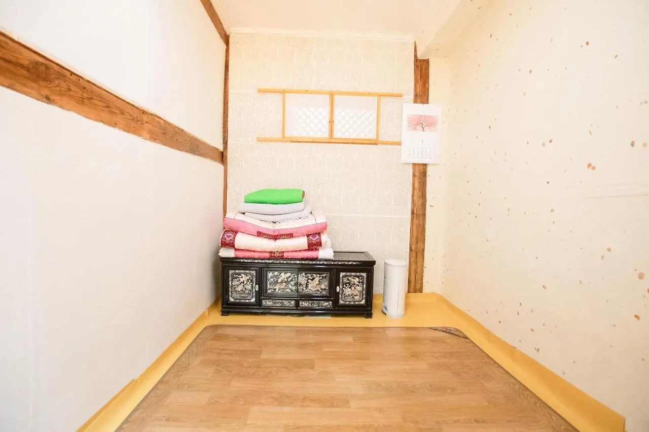 Dongmyo Hanok Sihwadang - Private Korean Style House In The City Center With A Beautiful Garden ソウル特別市