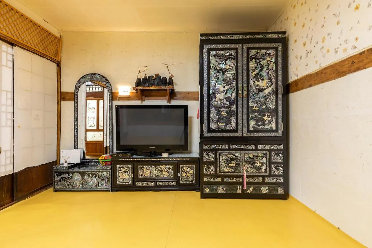 Dongmyo Hanok Sihwadang - Private Korean Style House In The City Center With A Beautiful Garden ソウル特別市 ゲストハウス
