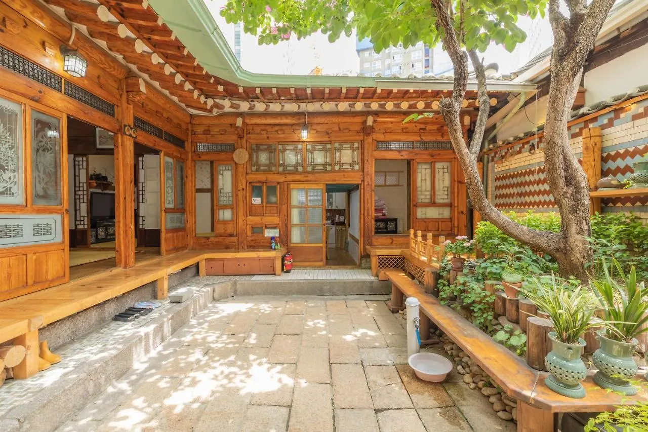 Dongmyo Hanok Sihwadang - Private Korean Style House In The City Center With A Beautiful Garden Séoul 0*,  Corée du Sud