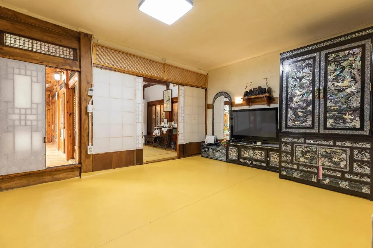 Dongmyo Hanok Sihwadang - Private Korean Style House In The City Center With A Beautiful Garden ソウル特別市 0*,